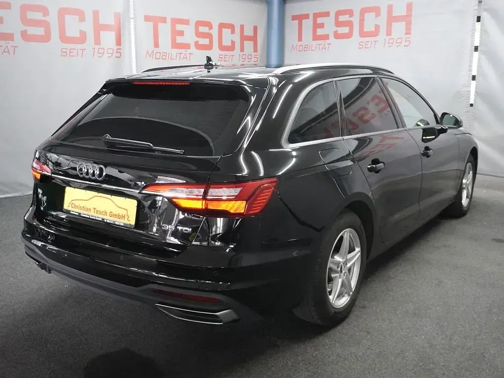 Gebraucht Audi A4 163 PS (119 kW) 2022 Brillantschwarz Kombi