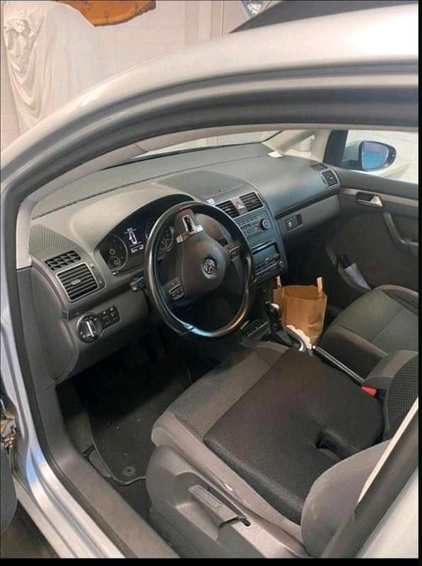 Gebraucht VW Touran 105 PS (77 kW) 2011 Silber Van / Kleinbus