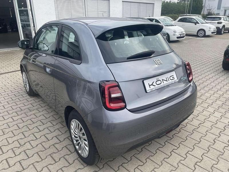 Gebraucht Fiat 500e 86 kW (118 PS) 2023 Mineral grau (6fx) Limousine