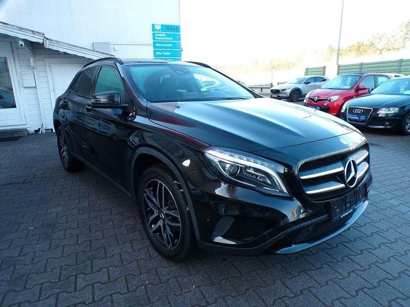 Gebraucht Mercedes GLA200 156 PS (114 kW) 2016 Schwarz SUV