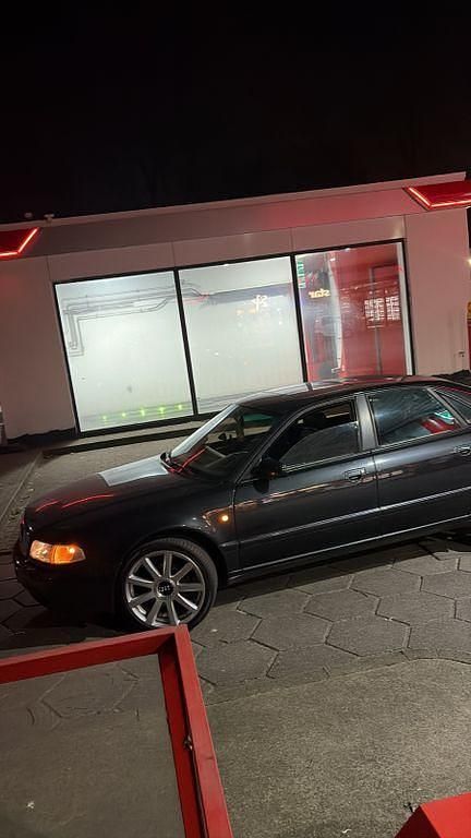 Gebraucht Audi A8 299 PS (219 kW) 1998 Violet Limousine