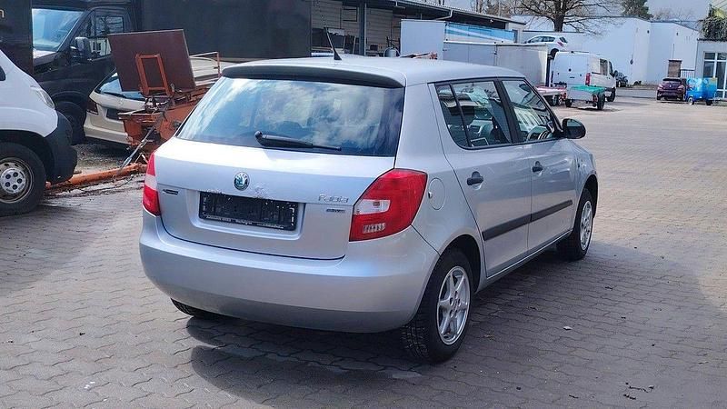 Gebraucht Skoda Fabia 86 PS (63 kW) 2011 Silber Limousine