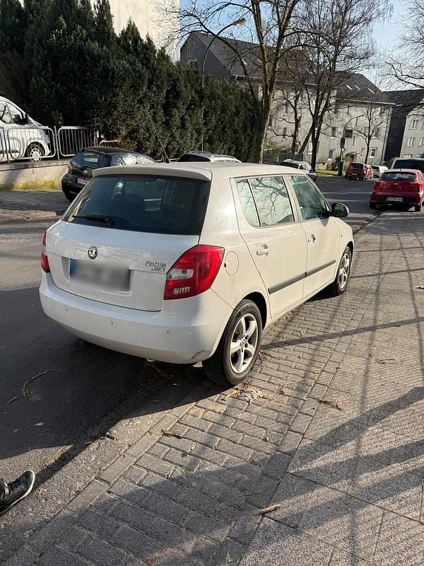 Gebraucht Skoda Fabia 75 PS (55 kW) 2010 Weiß Limousine