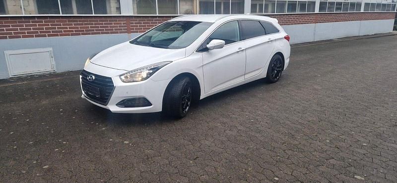 Gebraucht Hyundai i40 Trend 135 PS (99 kW) 2018 Weiß Kombi