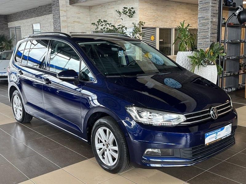 Blau atlantik blue metallic Gebraucht 2022 VW Touran Comfortline Van / Kleinbus | 19.870 € (Guter Preis) - Bild 1/4