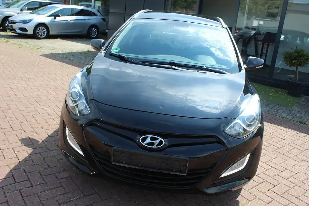 Gebraucht Hyundai i30 Classic 99 PS (72 kW) 2013 Schwarz Kombi