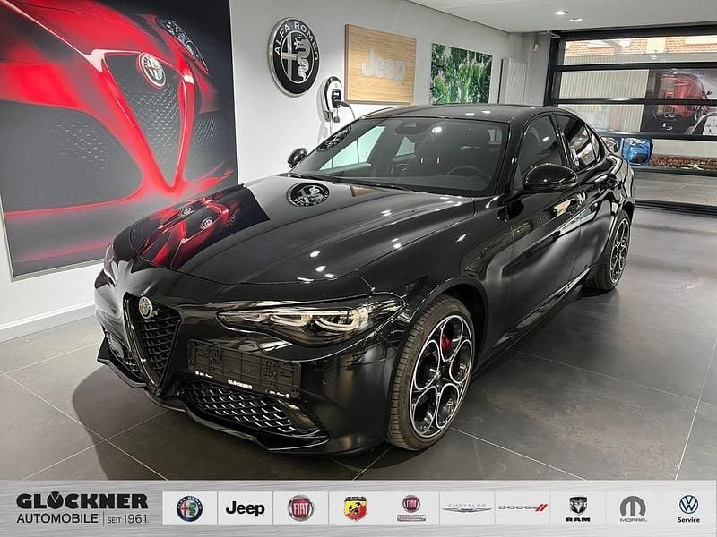 Nero vulcano Gebraucht 2023 Alfa Romeo Giulia Competizione Limousine | 38.990 € (Fairer Preis) - Bild 1/4