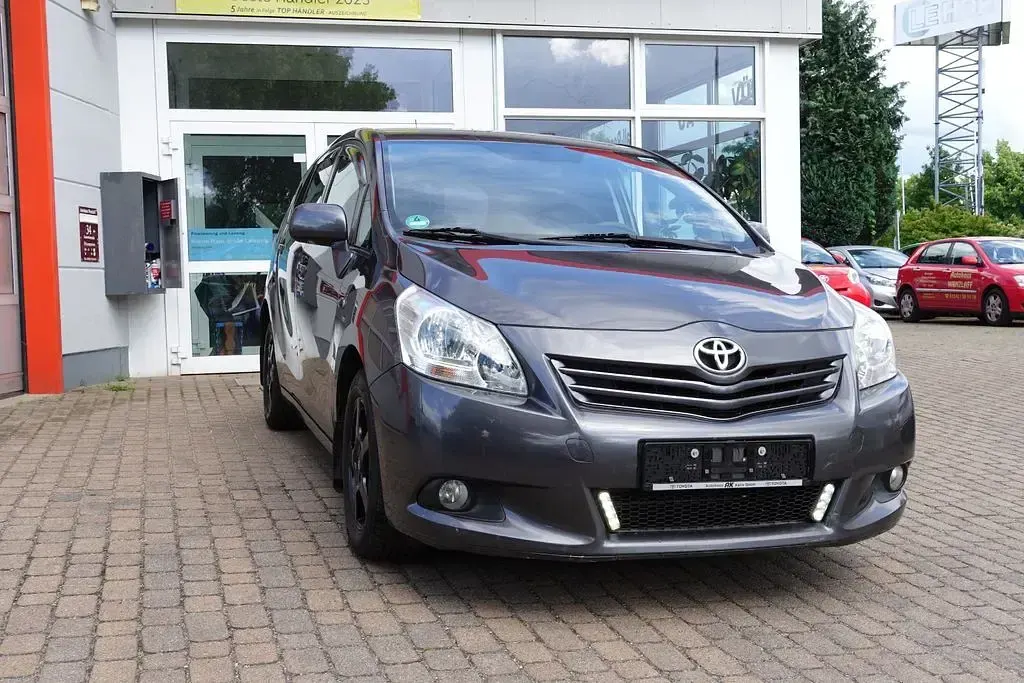 Gebraucht Toyota Verso Life 147 PS (108 kW) 2010 Grau Van / Kleinbus
