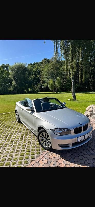Silber Gebraucht 2009 BMW 118 Cabriolet Cabrio | 8.250 € (Fairer Preis) - Bild 1/4