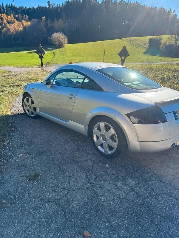 Second-hand Audi TT 179 CP (131 kW) 1999 Argintiu Coupe