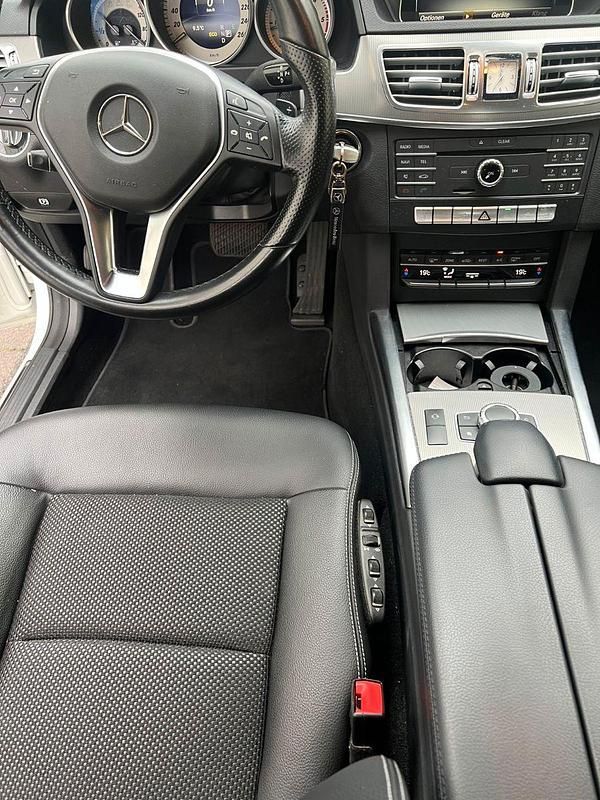 Gebraucht Mercedes E220 Edition 170 PS (125 kW) 2015 Weiß Kombi