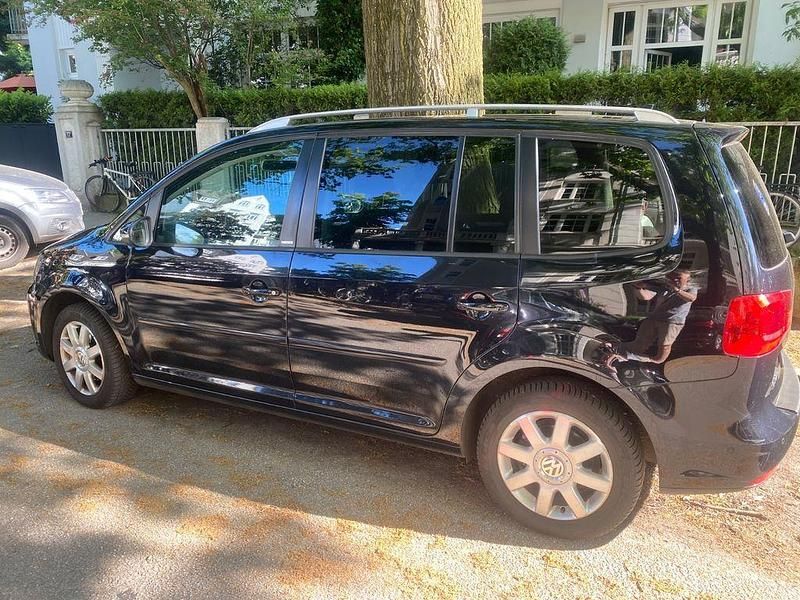 Gebraucht VW Touran Style 105 PS (77 kW) 2011 Schwarz Van / Kleinbus