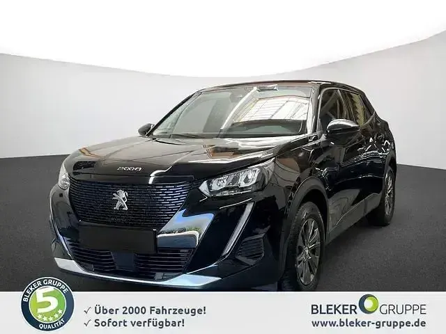 Gebraucht Peugeot e-2008 Active 100 kW (136 PS) 2022 Schwarz perla nera (metallic) SUV