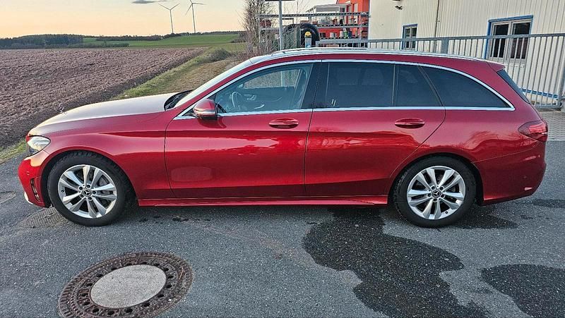 Gebraucht Mercedes C300 245 PS (180 kW) 2020 Rot Kombi
