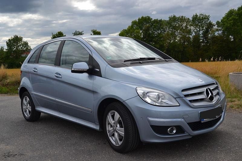 Blau Gebraucht 2010 Mercedes B180 Van / Kleinbus | 7.500 € (Teuer) - Bild 1/4