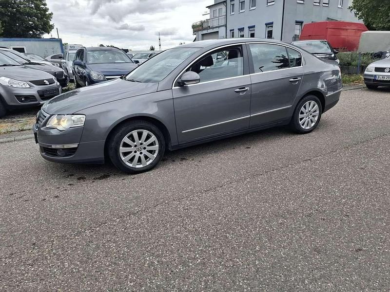 Grau Gebraucht 2005 VW Passat Comfortline Limousine | 1.999 € (Superpreis) - Bild 1/4