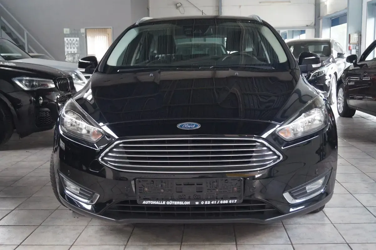 Gebraucht Ford Focus Titanium 125 PS (91 kW) 2017 Schwarz Kombi