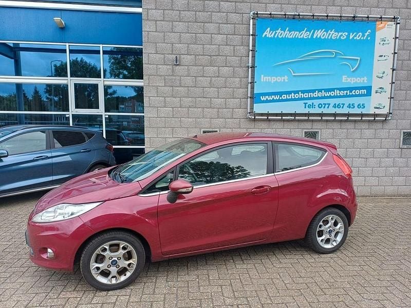 Rot Gebraucht 2011 Ford Fiesta Titanium Kleinwagen | 2.100 € (Fairer Preis) - Bild 1/4