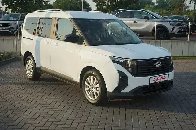 Neu Ford Tourneo Courier Titanium 125 PS (91 kW) 2026 Weiß Van / Kleinbus
