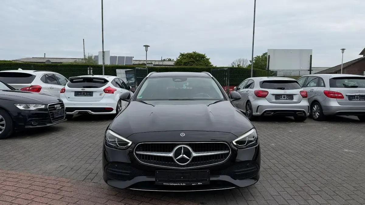Gebraucht Mercedes 200 163 PS (119 kW) 2024 Schwarz Kombi