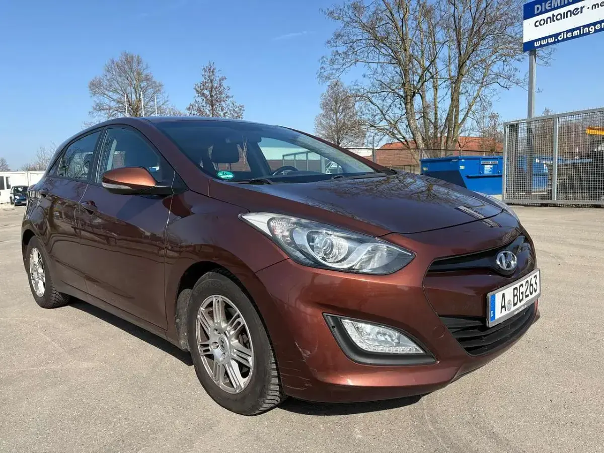 Second-hand Hyundai i30 Edition 90 CP (66 kW) 2011 Maro Berlinǎ
