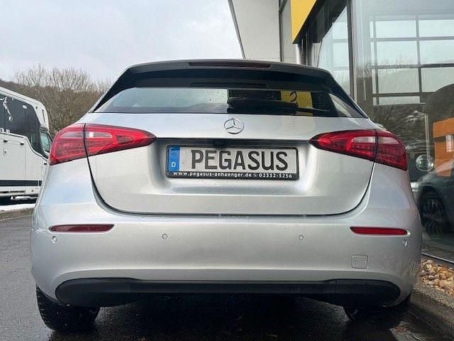 Gebraucht Mercedes A200 163 PS (119 kW) 2023 Silber Limousine