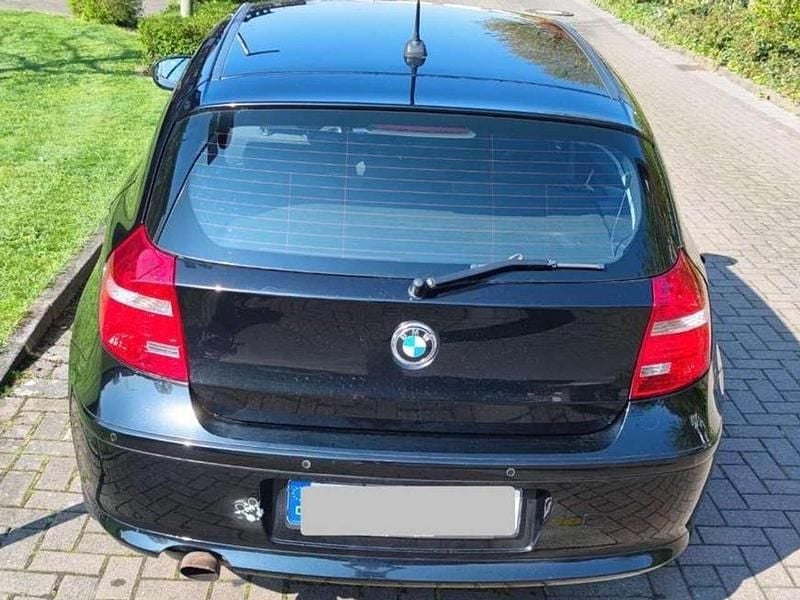 Second-hand BMW 116 122 CP (89 kW) 2011 Negru Hatchback