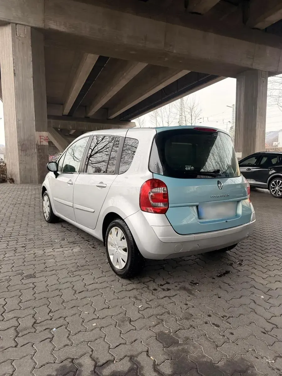 Usado Renault Modus 75 HP (55 kW) 2008 Cinzento Monovolume