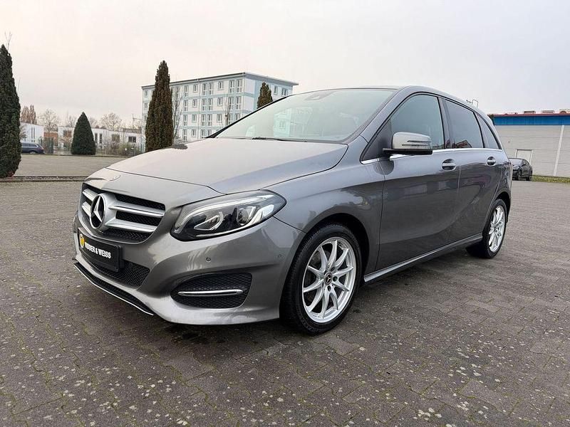 Grau Gebraucht 2017 Mercedes 200 Limousine | 12.990 € (Guter Preis) - Bild 1/4
