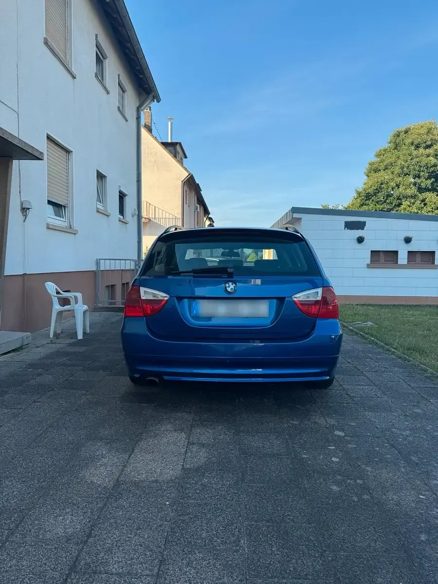 Gebraucht BMW 318 129 PS (94 kW) 2006 Blau Kombi