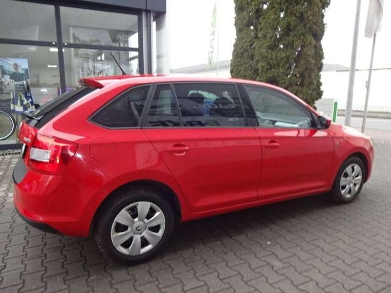 Gebraucht Skoda Rapid Ambition 86 PS (63 kW) 2015 Corridarot Kleinwagen