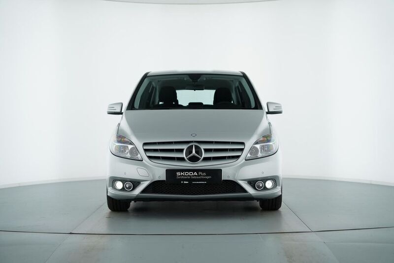 Gebraucht Mercedes B180 122 PS (89 kW) 2014 Polarsilber  metalliclack Kleinwagen