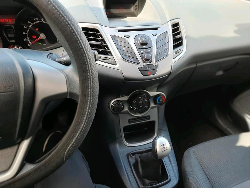 Gebraucht Ford Fiesta 82 PS (60 kW) 2010 Grau Kleinwagen