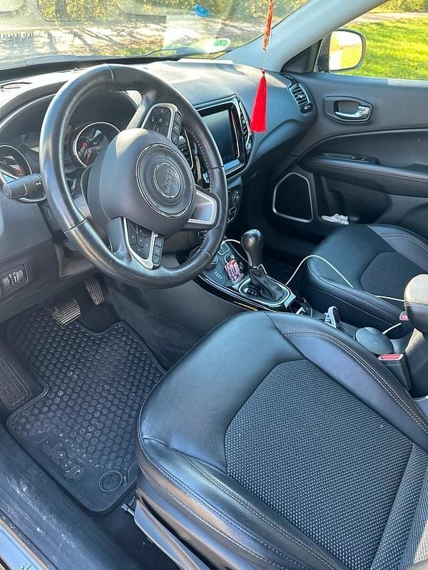 Second-hand Jeep Compass 170 CP (125 kW) 2019 Negru SUV