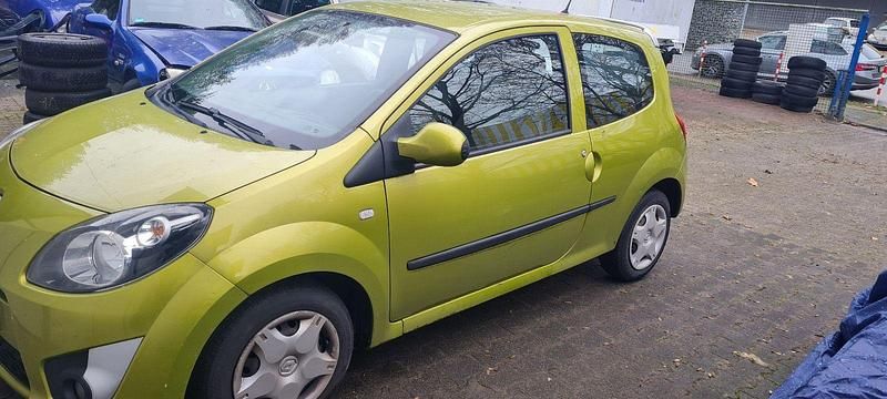 Second-hand Renault Twingo Expression 58 CP (42 kW) 2009 Auriu Hatchback