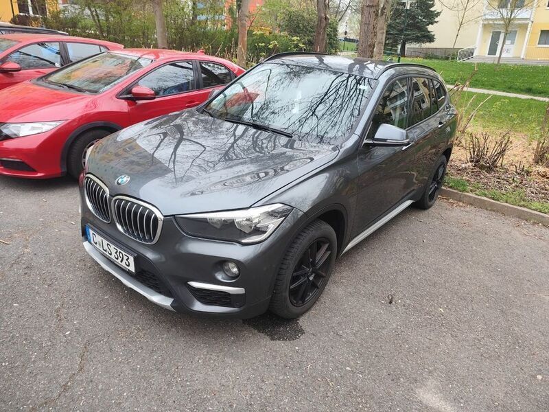 Grau Gebraucht 2017 BMW X1 Advantage SUV | 14.300 € - Bild 1/4
