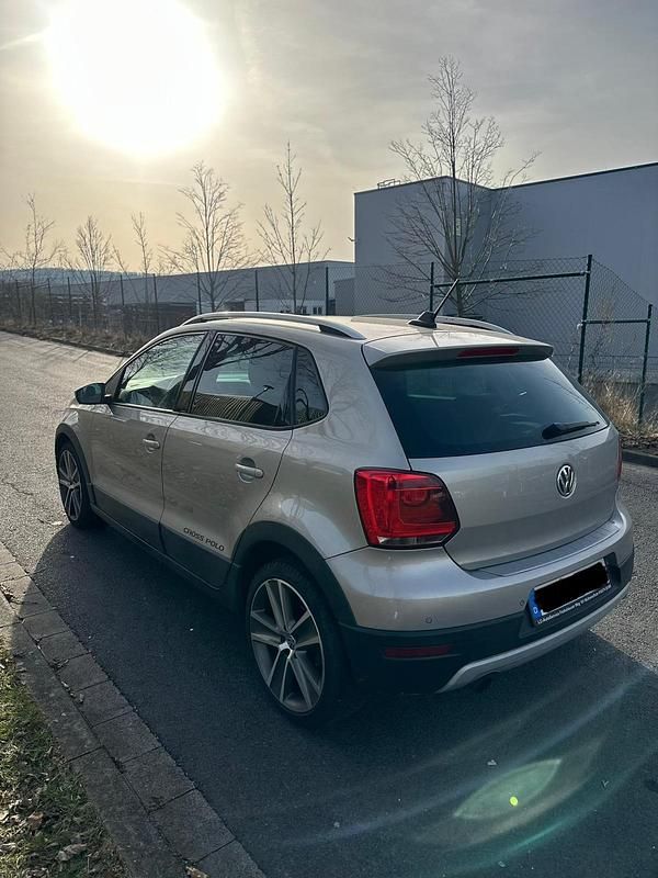 Gebraucht VW Polo Cross 105 PS (77 kW) 2011 Andere farben Kleinwagen