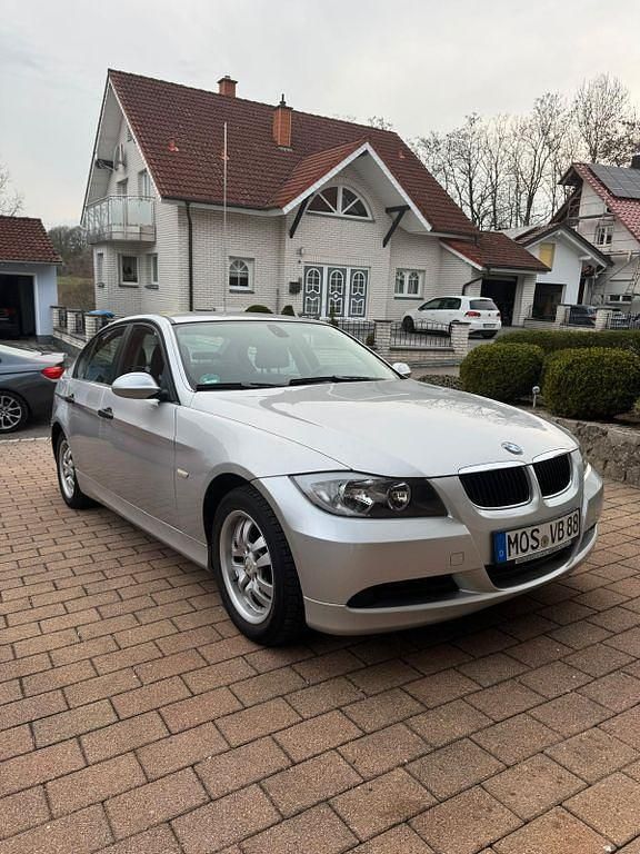 Second-hand BMW 318 129 CP (94 kW) 2006 Argintiu Berlinǎ