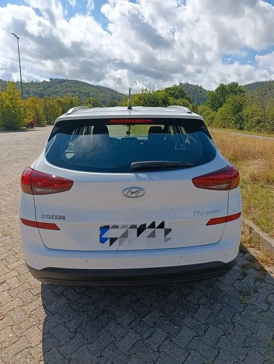 Gebraucht Hyundai Tucson Pure 132 PS (97 kW) 2019 Weiß SUV