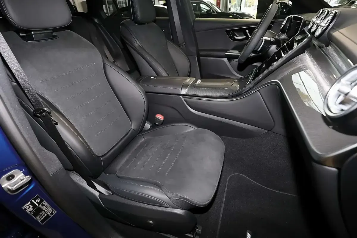 Gebraucht Mercedes GLC220 AMG 197 PS (144 kW) 2025 Metalliclack spektralblau SUV