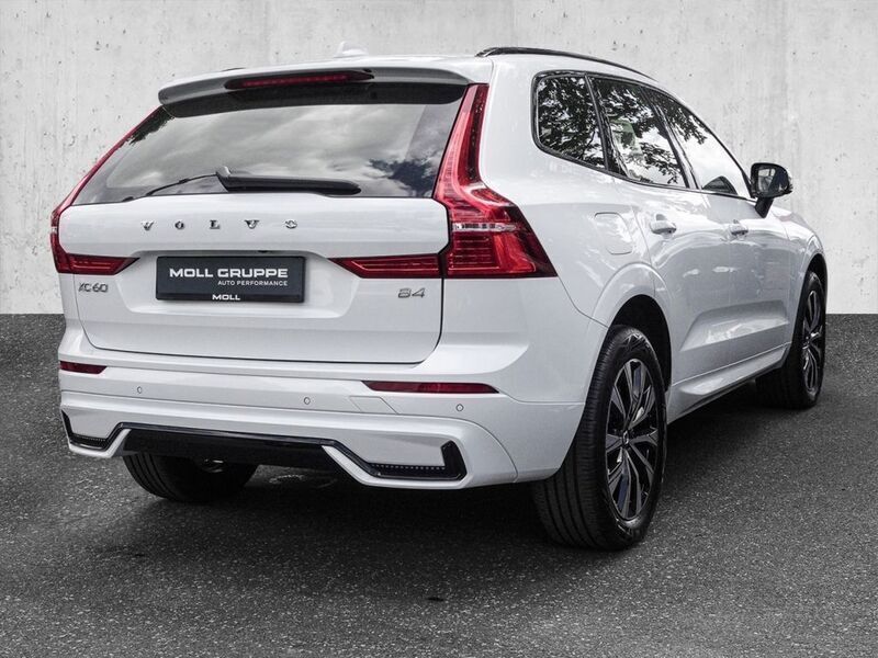 Gebraucht Volvo XC60 Plus 197 PS (144 kW) 2023 Crystal white / metallic SUV