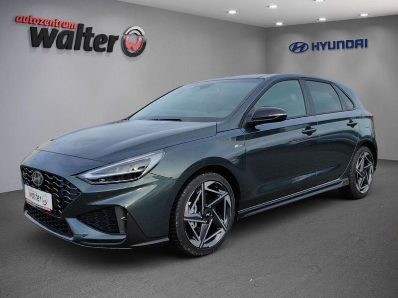 Cypress green / mic Neu 2024 Hyundai i30 N Line Limousine | 32.090 € (Teuer) - Bild 1/4