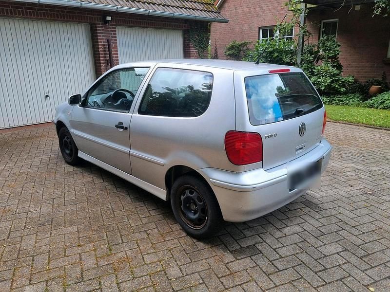 Grau Gebraucht 2000 VW Polo Edition Kleinwagen | 250 € (Superpreis) - Bild 1/4