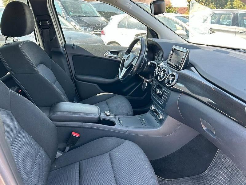 Gebraucht Mercedes B200 156 PS (114 kW) 2014 Grau Van / Kleinbus