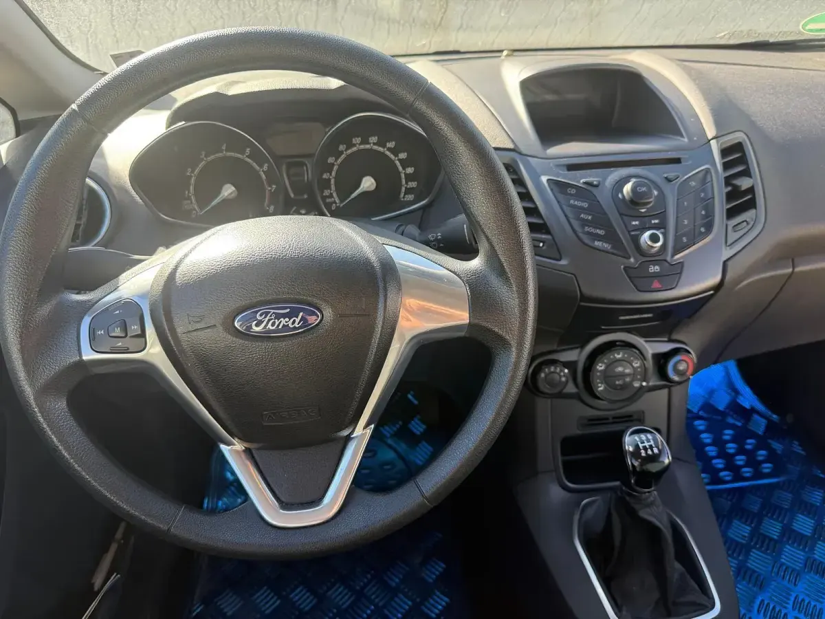 Gebraucht Ford Fiesta Titanium 111 PS (81 kW) 2013 Blau Kleinwagen