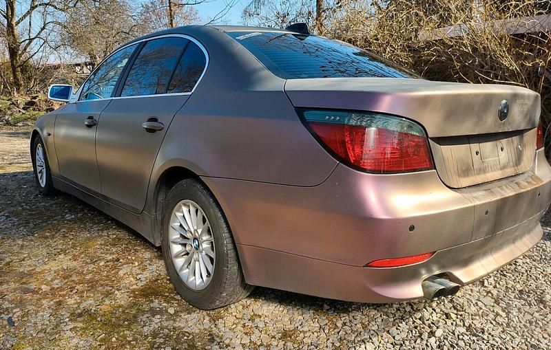 Violet Gebraucht 2003 BMW 520 Limousine | 1.750 € (Superpreis) - Bild 1/4