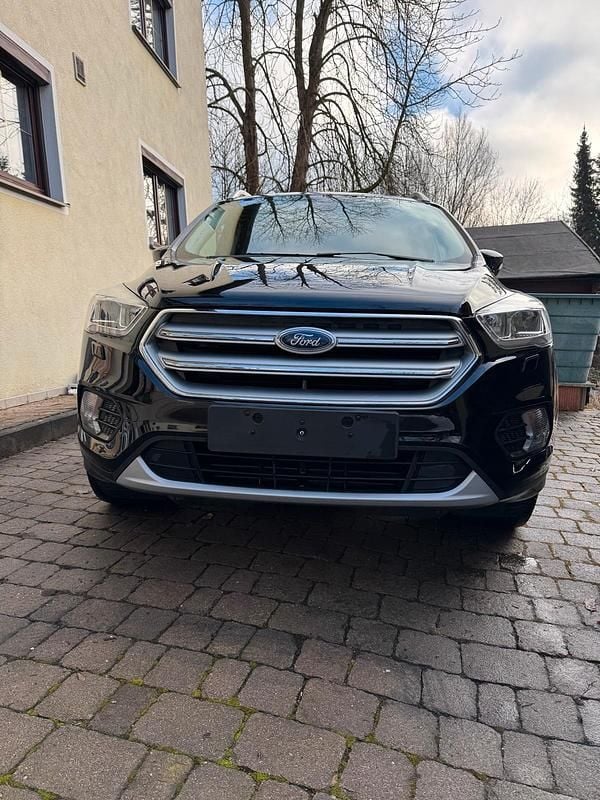 Gebraucht Ford Kuga Titanium 150 PS (110 kW) 2019 Schwarz SUV