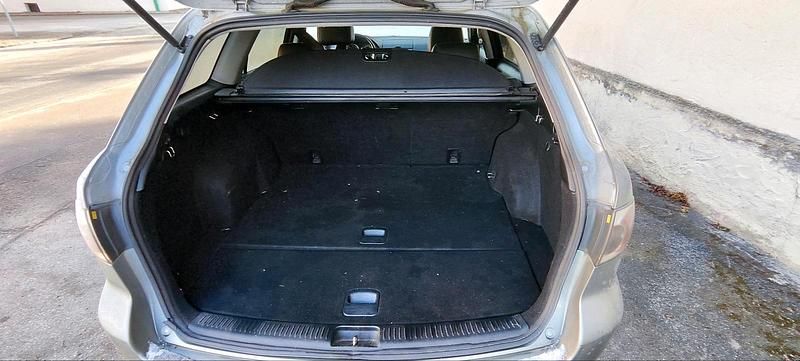 Grau Gebraucht 2005 Mazda 6 Limousine | 850 € - Bild 1/4