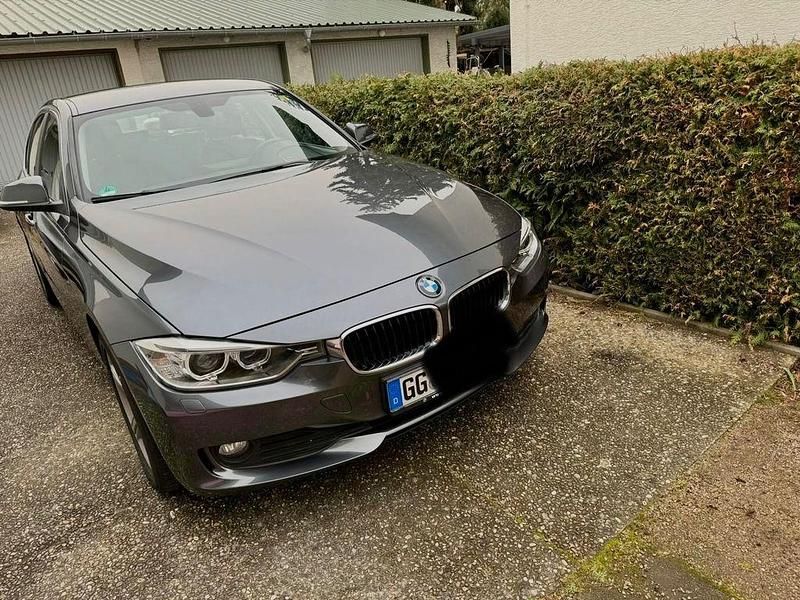 Gebraucht BMW 318 Luxury Line 143 PS (105 kW) 2015 Grau Limousine