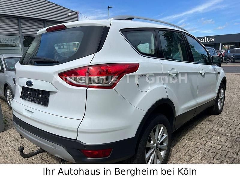 Gebraucht Ford Kuga Titanium 150 PS (110 kW) 2016 Weiß SUV